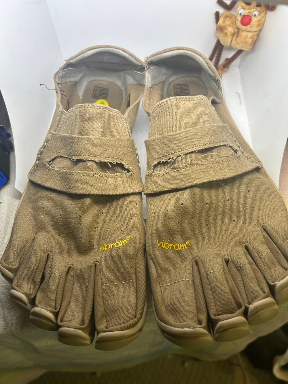 Vibram FiveFingers Minimalist Toe Shoes in Tan with Yellow Logo size 14 NWOT